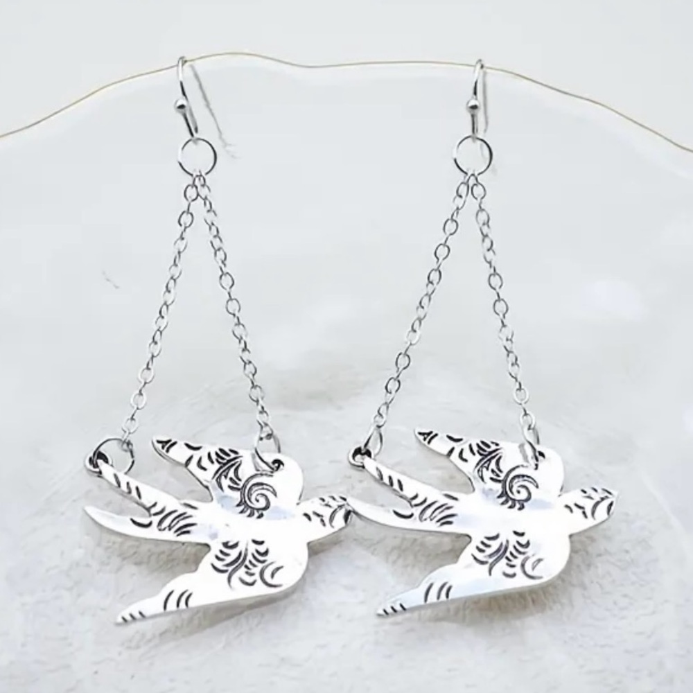 Split Tail Swallow~ Lacey Leaf Garden Flying Bird Avian Nature Chandelier Dangle - Picture 6 of 16